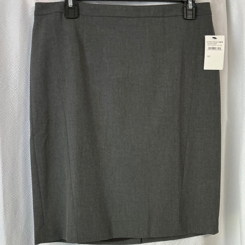 NWT grey lined skirt